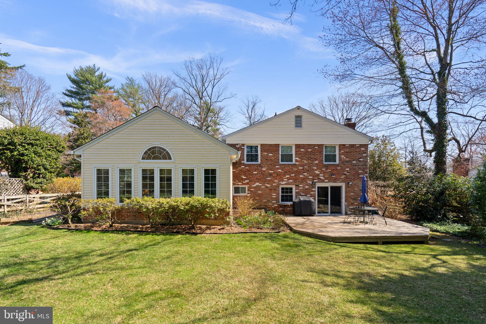 2418 LANCASTER COURT