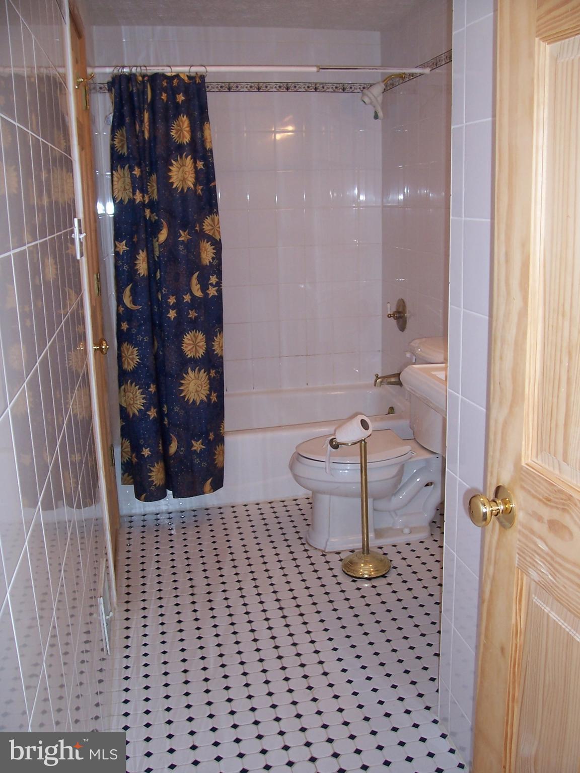 ULMSTEAD GARDENS - Residential Lease