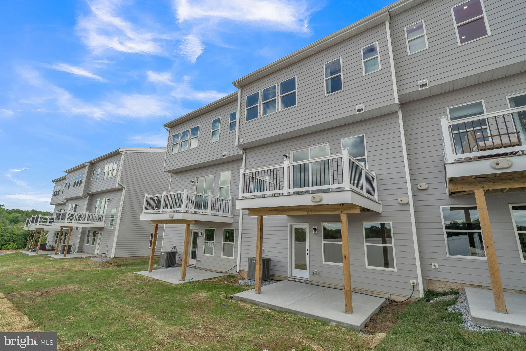 258 RIVER TRAIL CIRCLE MOVE-IN READY