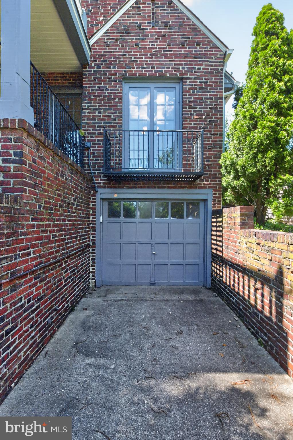 319 N NEWTON LAKE DRIVE