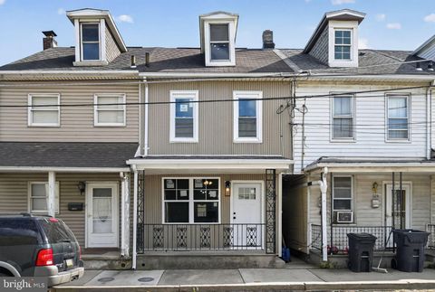 Townhouse For Sale - 1122 Buttonwood Street<br/> LEBANON, PA 17046