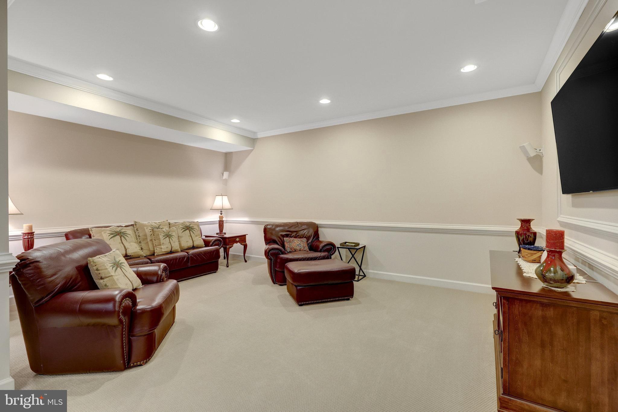 HUNTING CREST - Residential