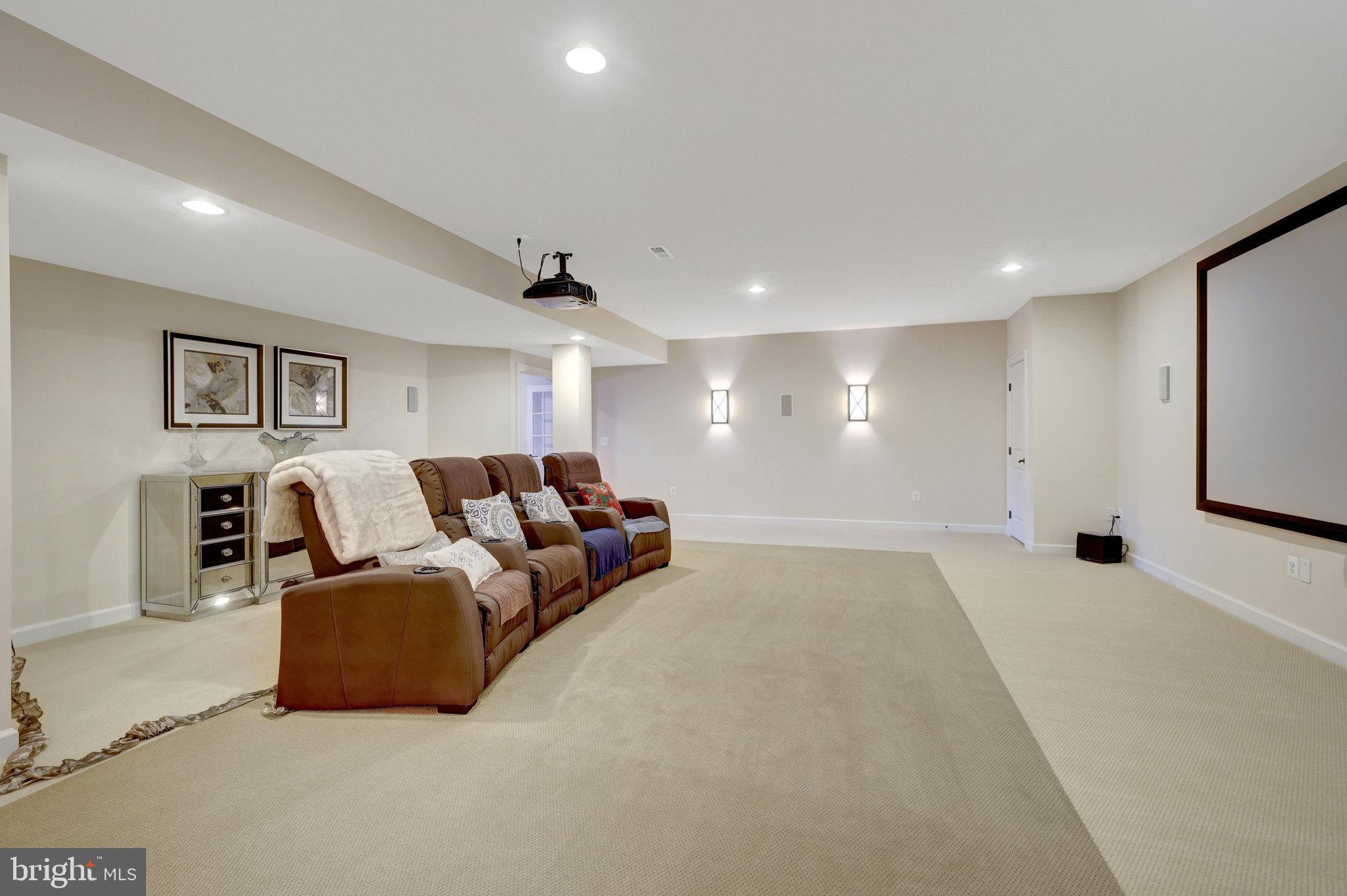 HUNTING CREST - Residential