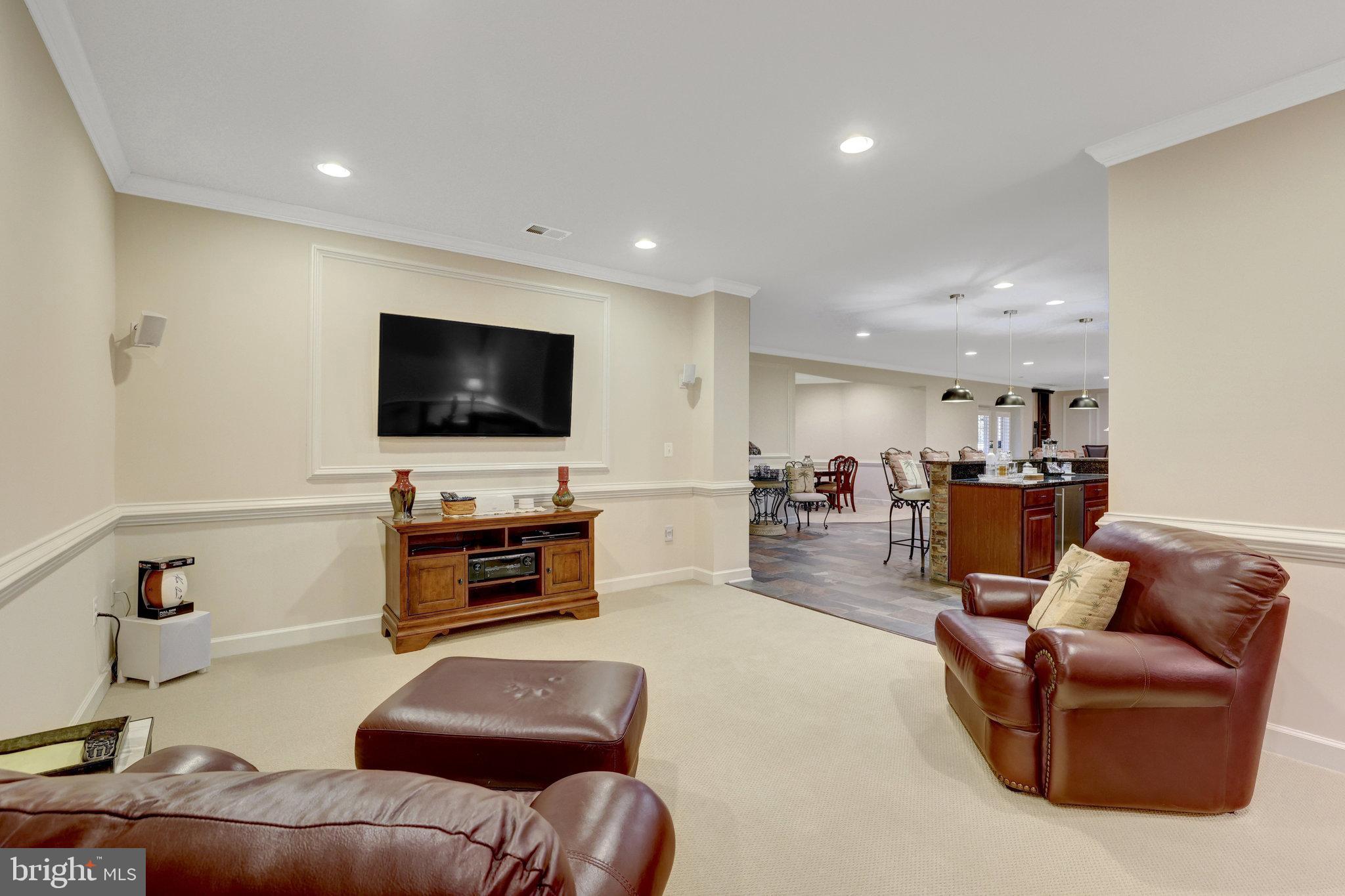 HUNTING CREST - Residential