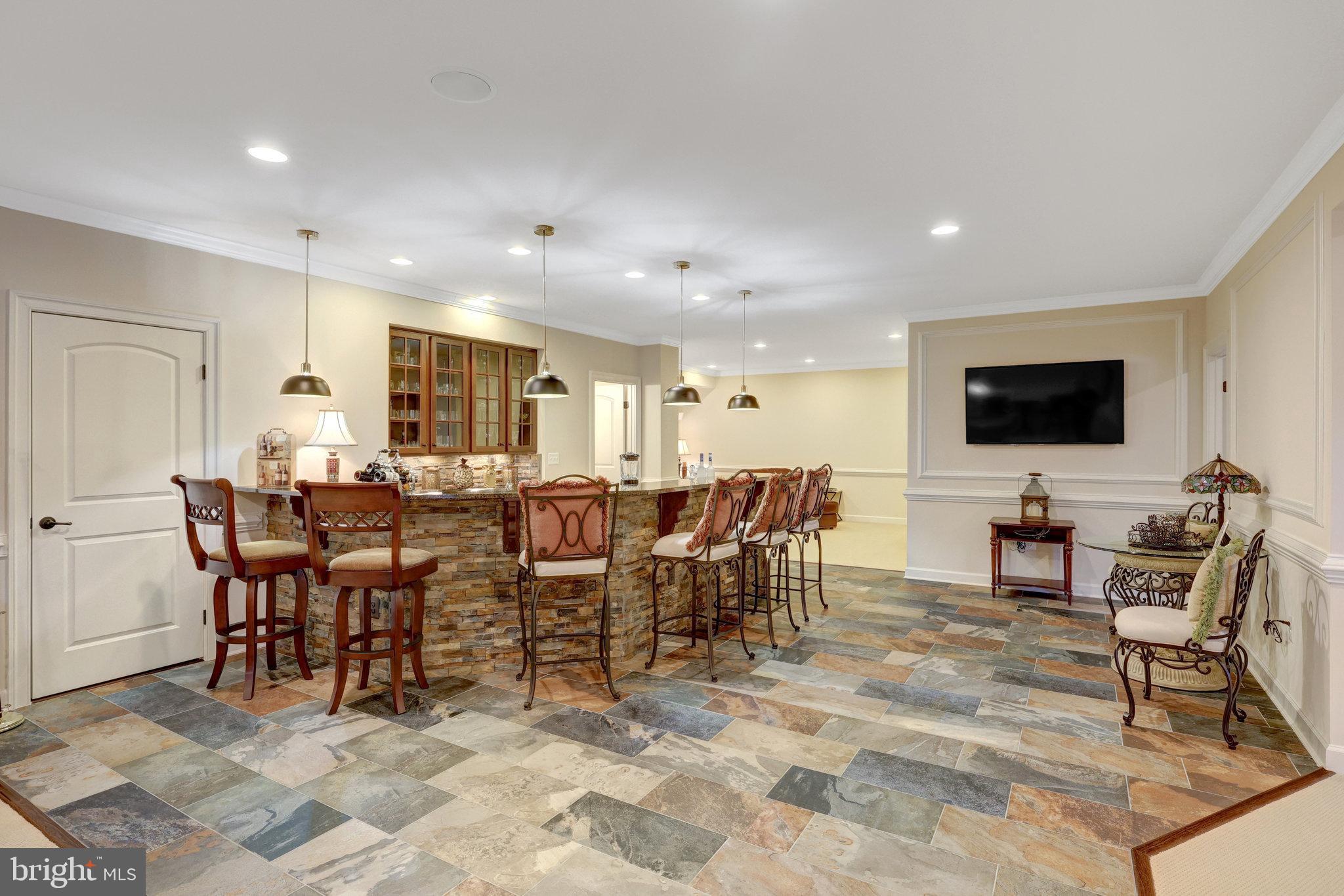 HUNTING CREST - Residential