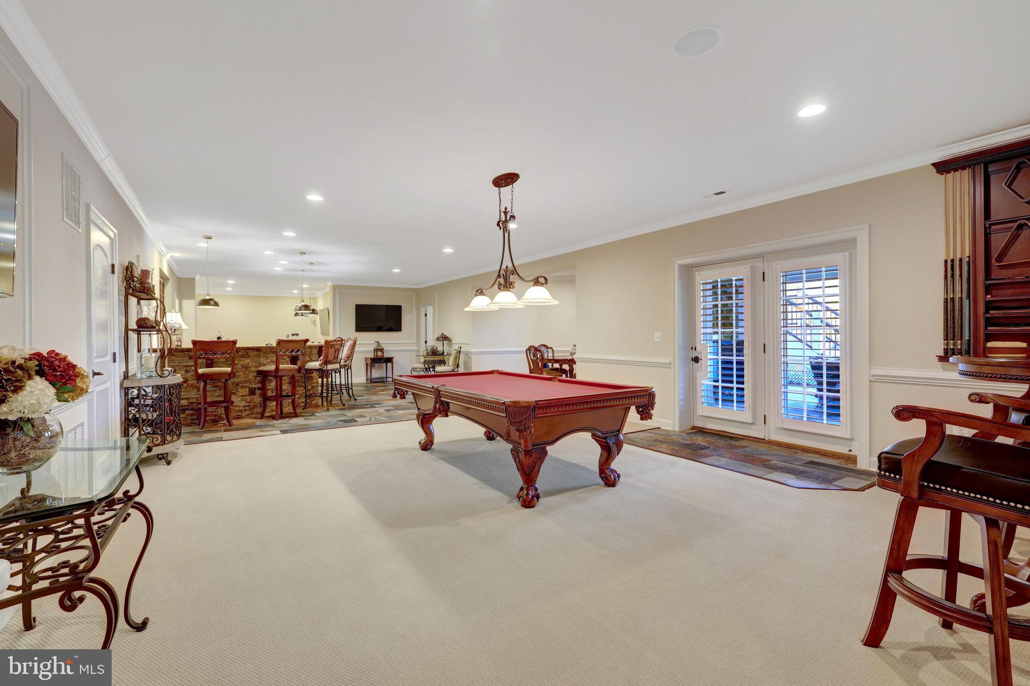 HUNTING CREST - Residential