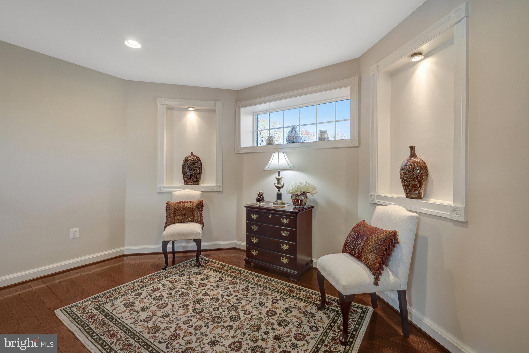 HUNTING CREST - Residential