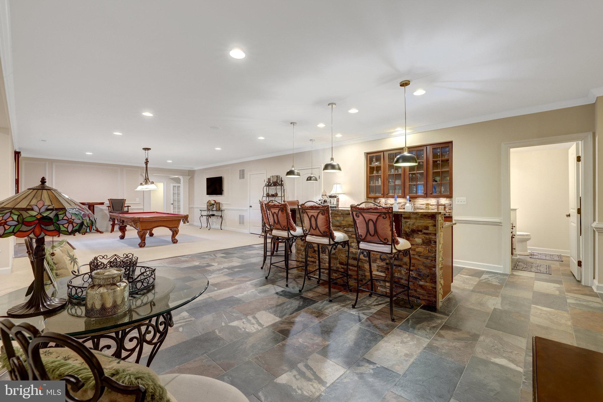 HUNTING CREST - Residential