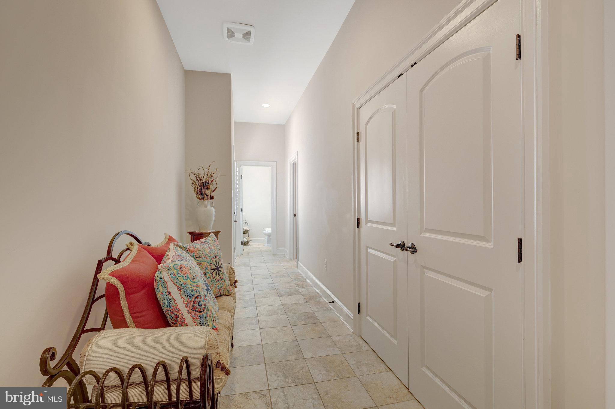 HUNTING CREST - Residential