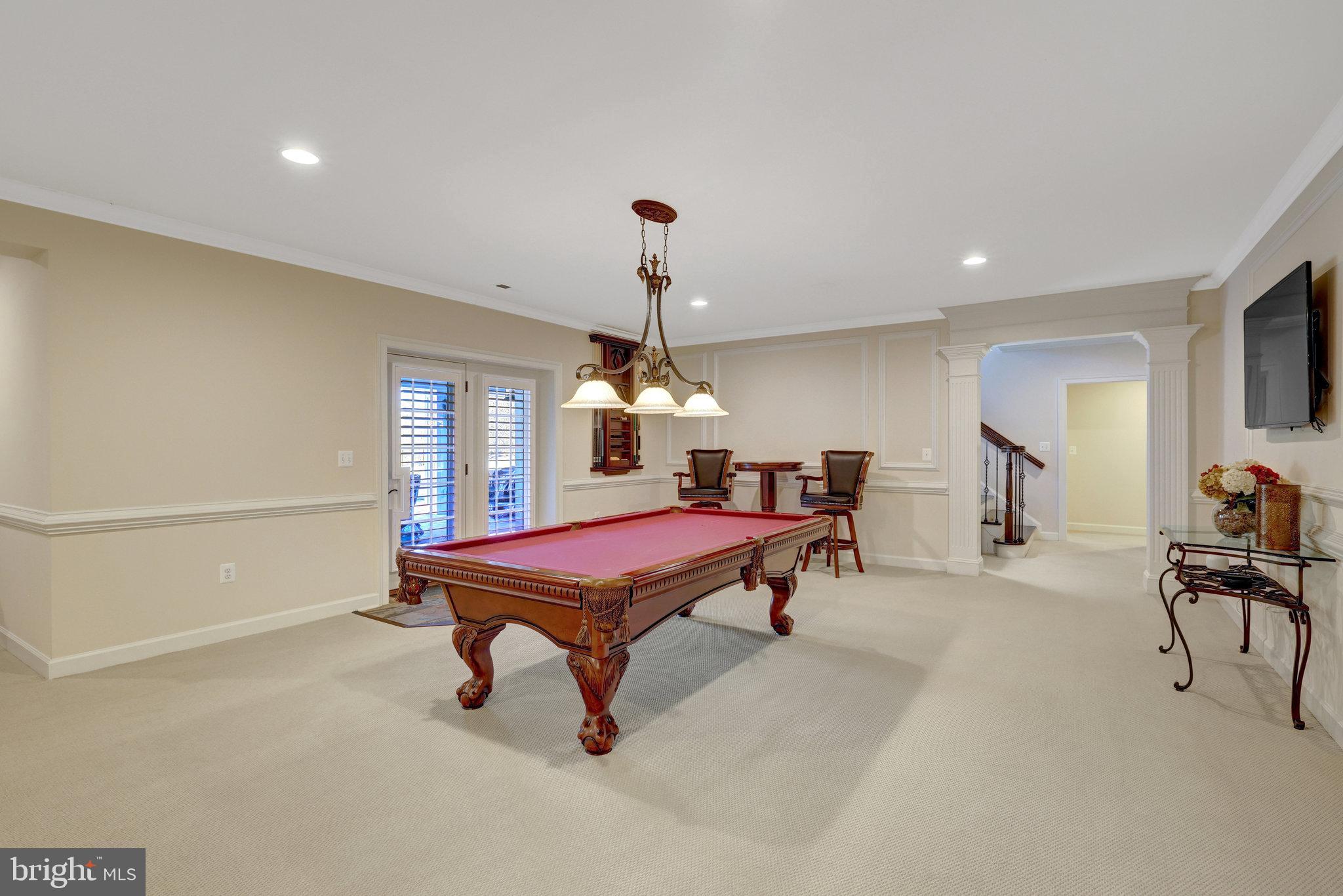 HUNTING CREST - Residential