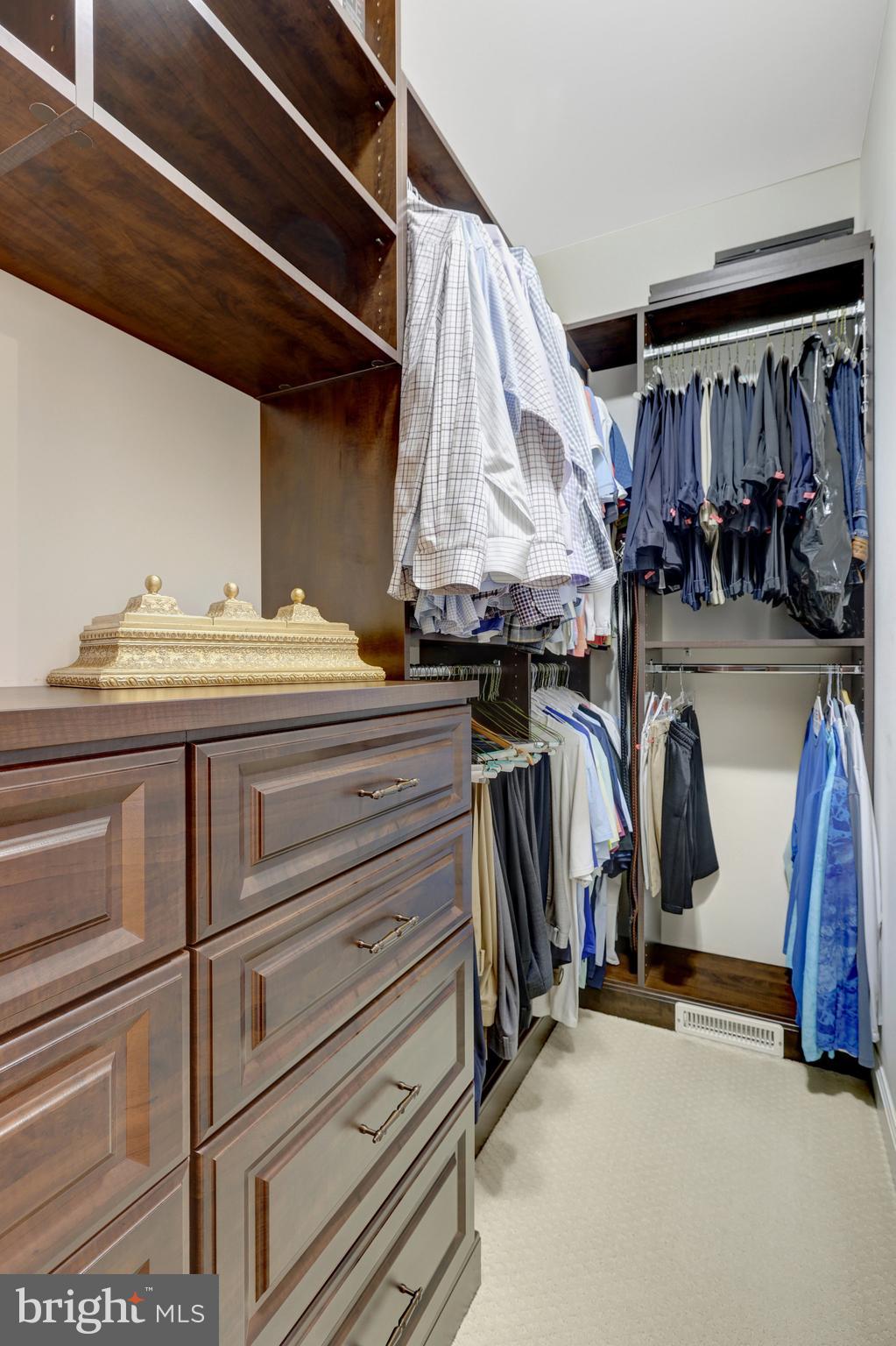 HUNTING CREST - Residential