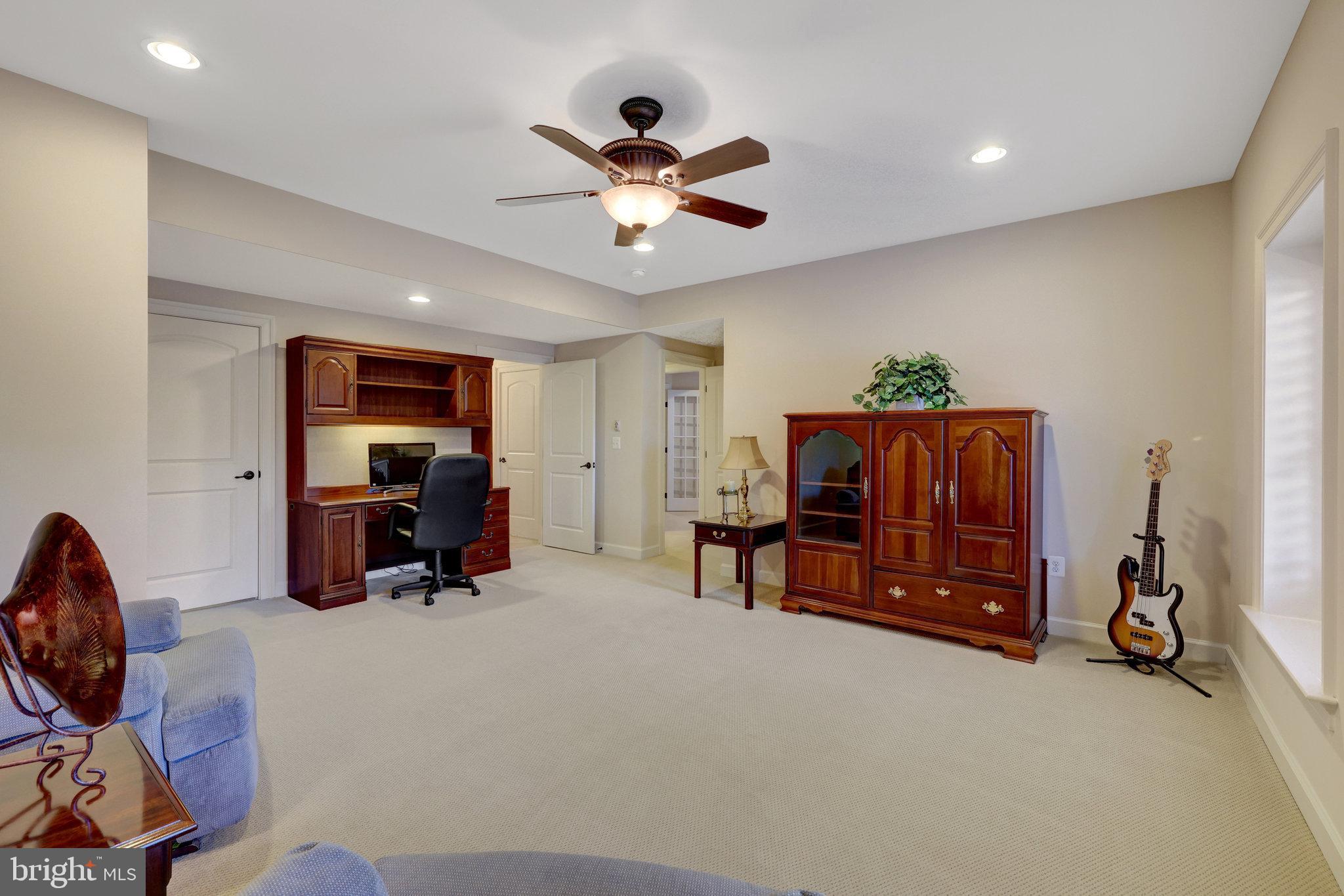 HUNTING CREST - Residential