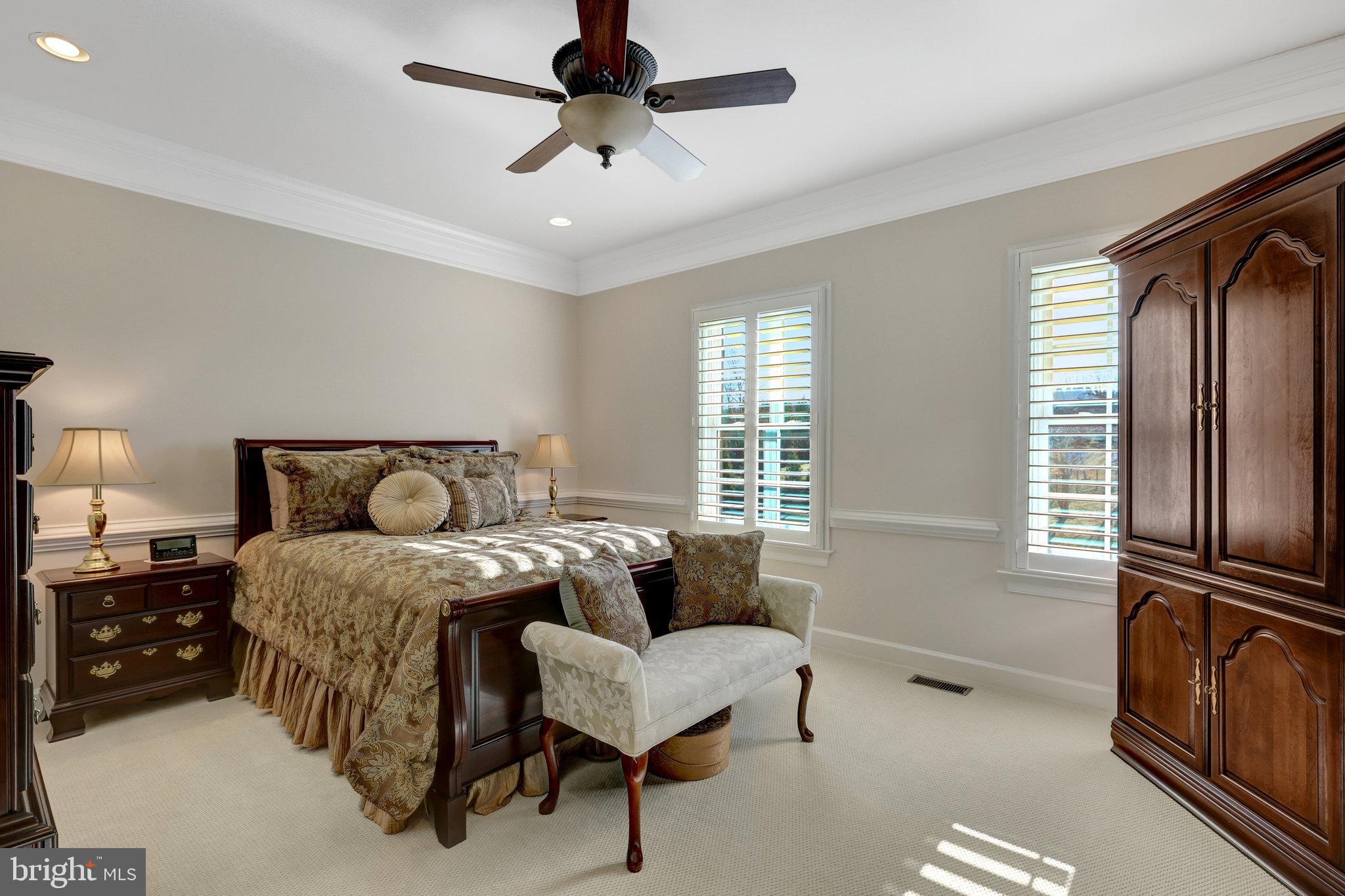 HUNTING CREST - Residential