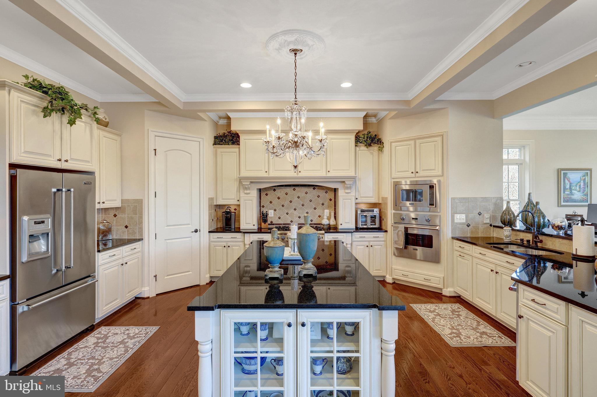 HUNTING CREST - Residential