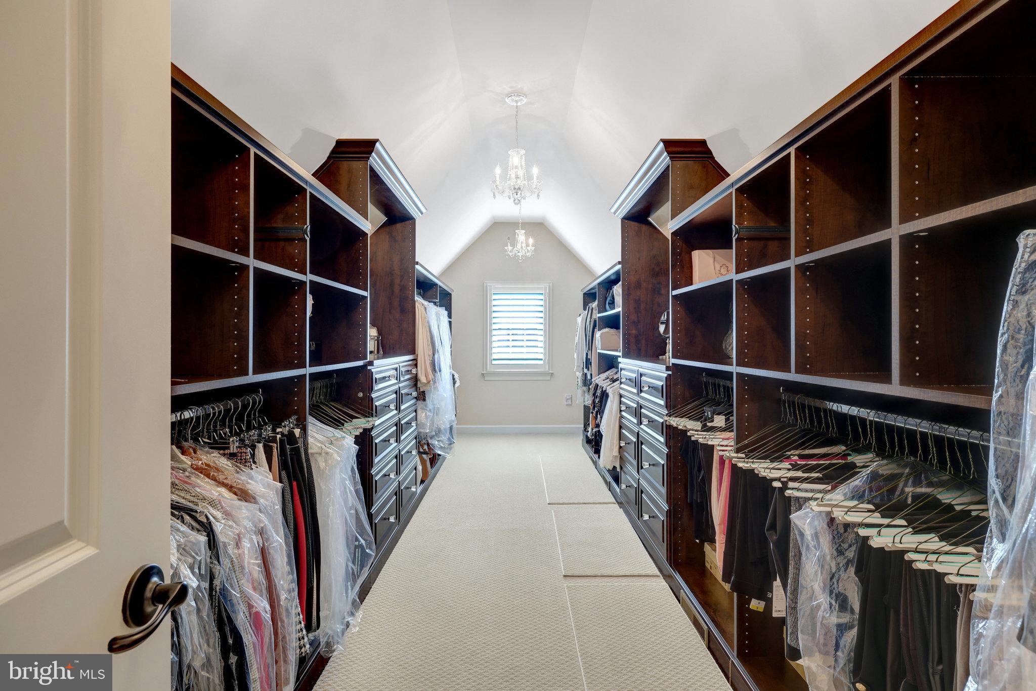 HUNTING CREST - Residential