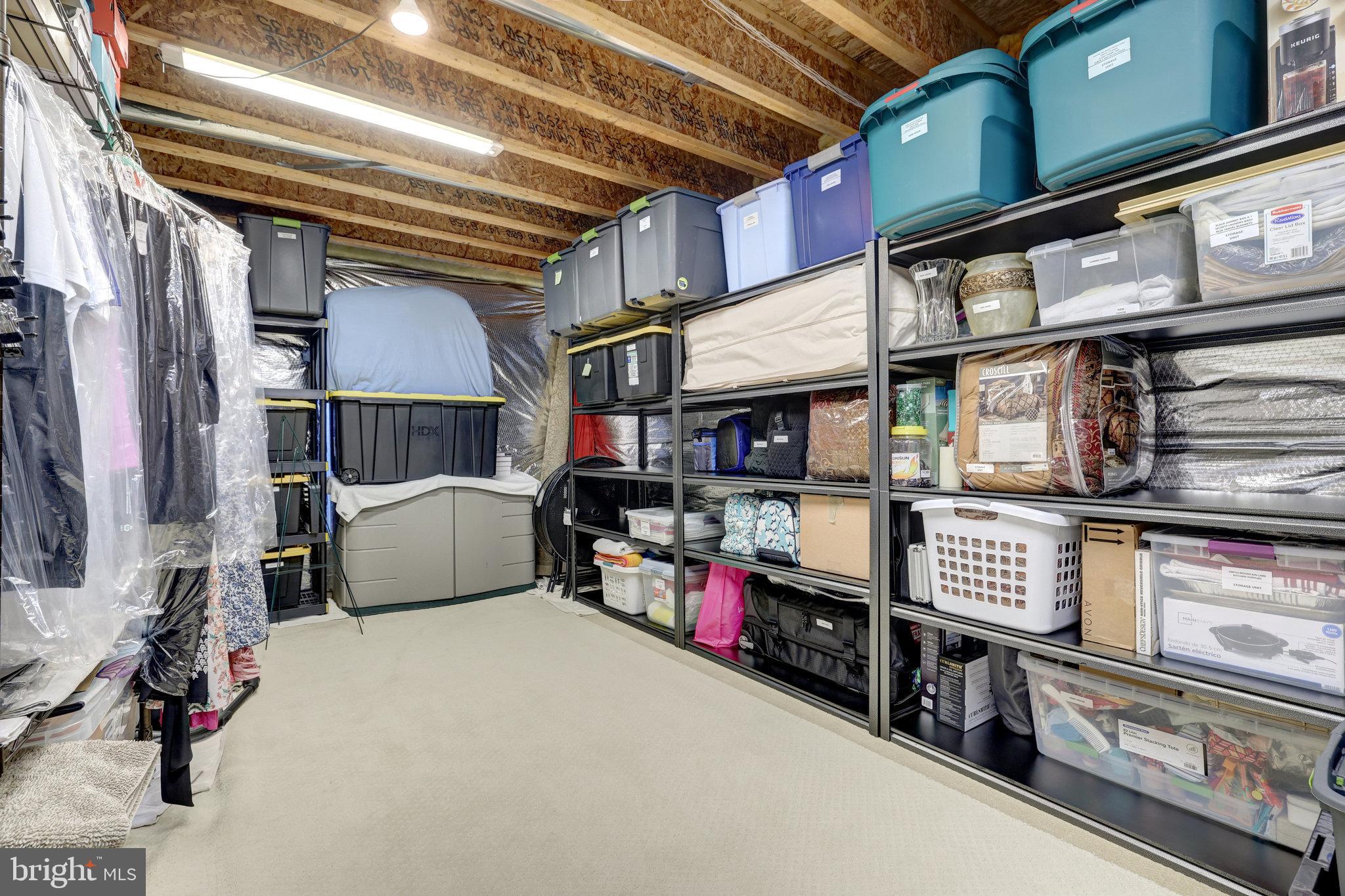 HUNTING CREST - Residential