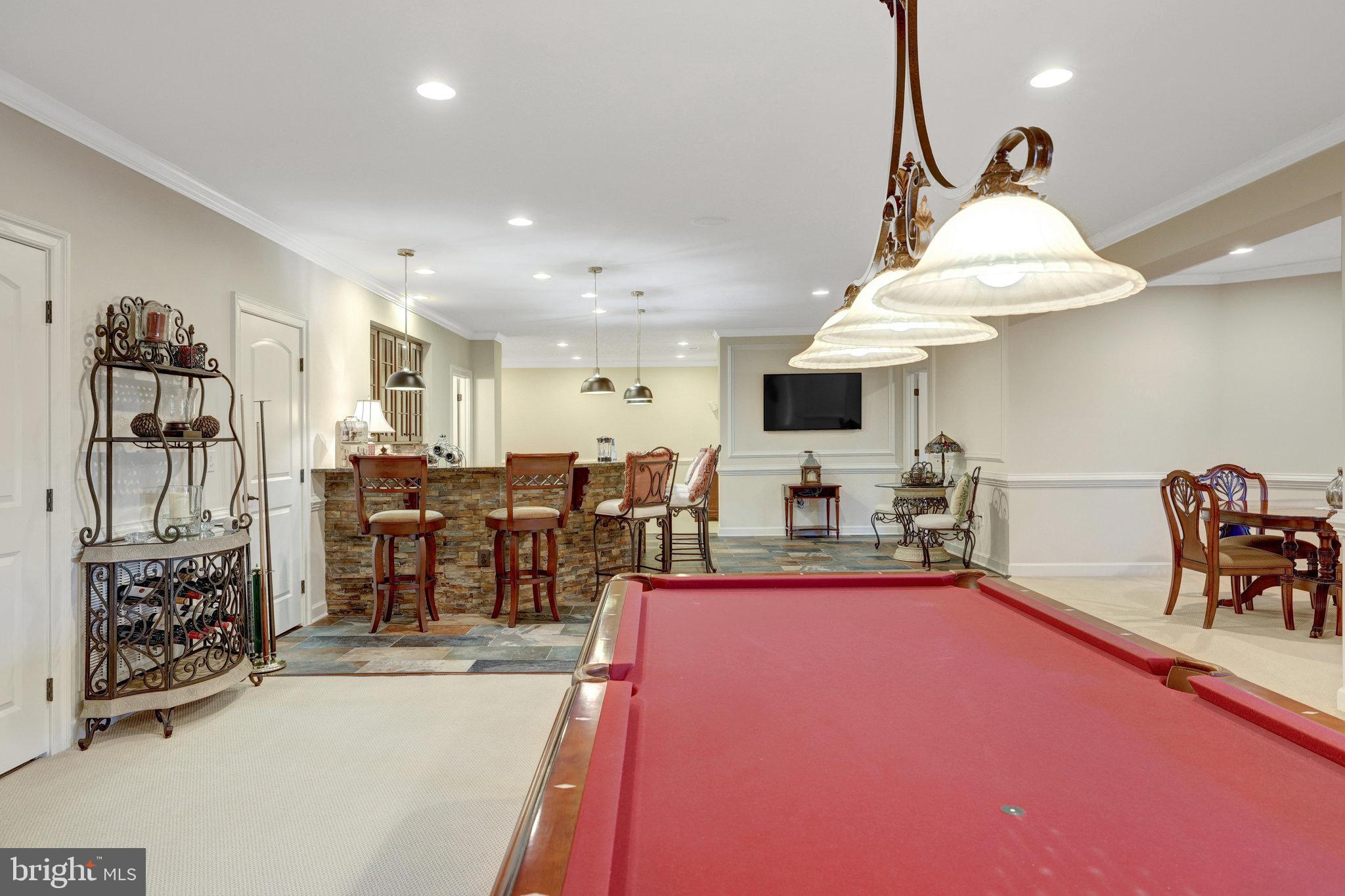 HUNTING CREST - Residential