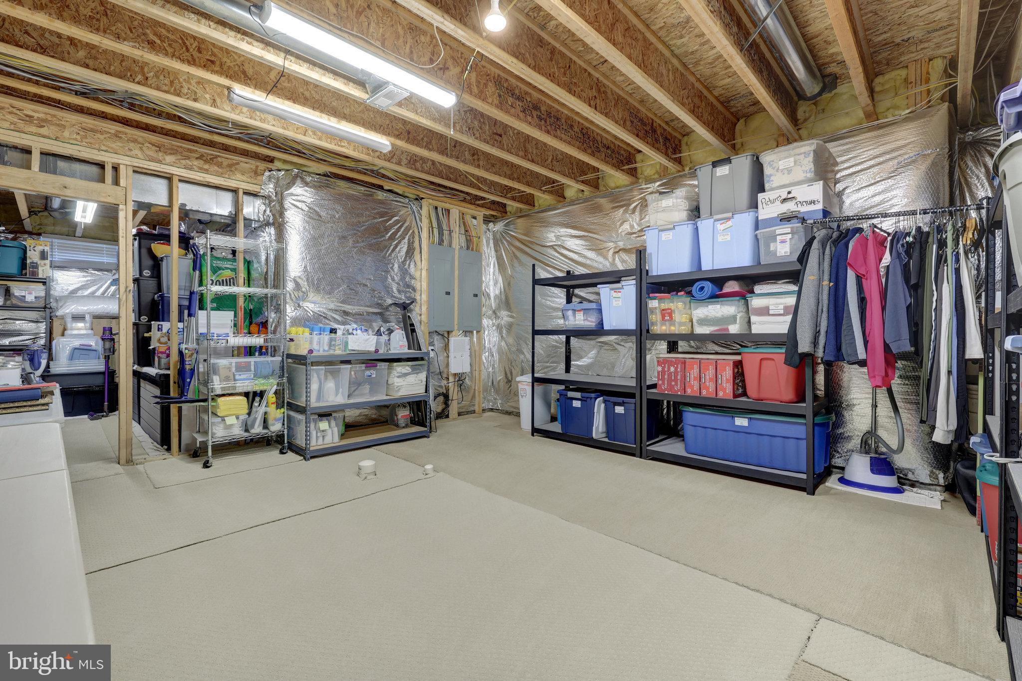 HUNTING CREST - Residential