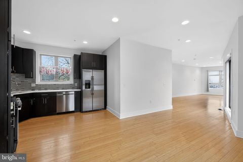 Townhouse For Rent - 920 N Front Street<br/> PHILADELPHIA, PA 19123