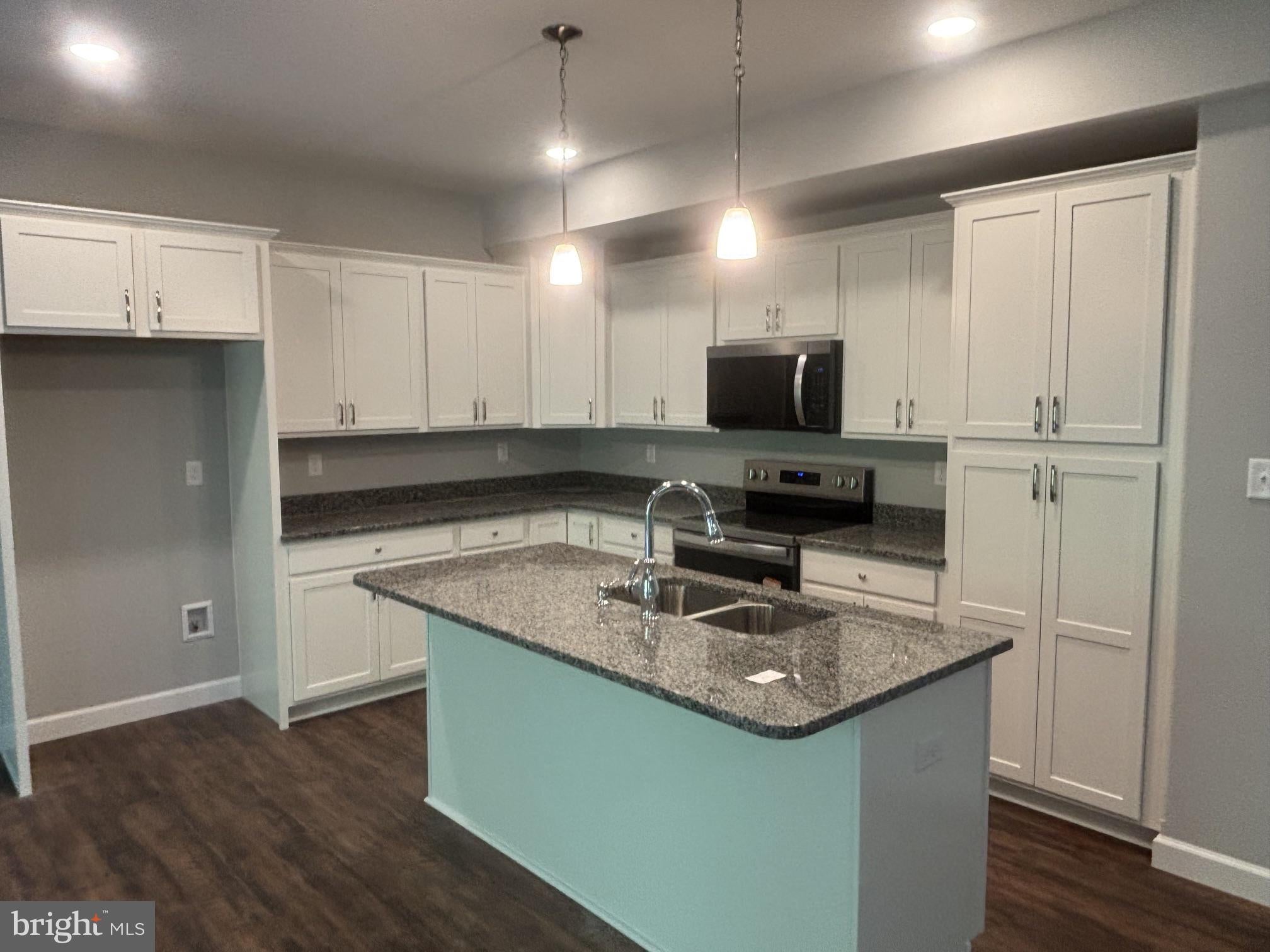 1079 DIANNE DRIVE