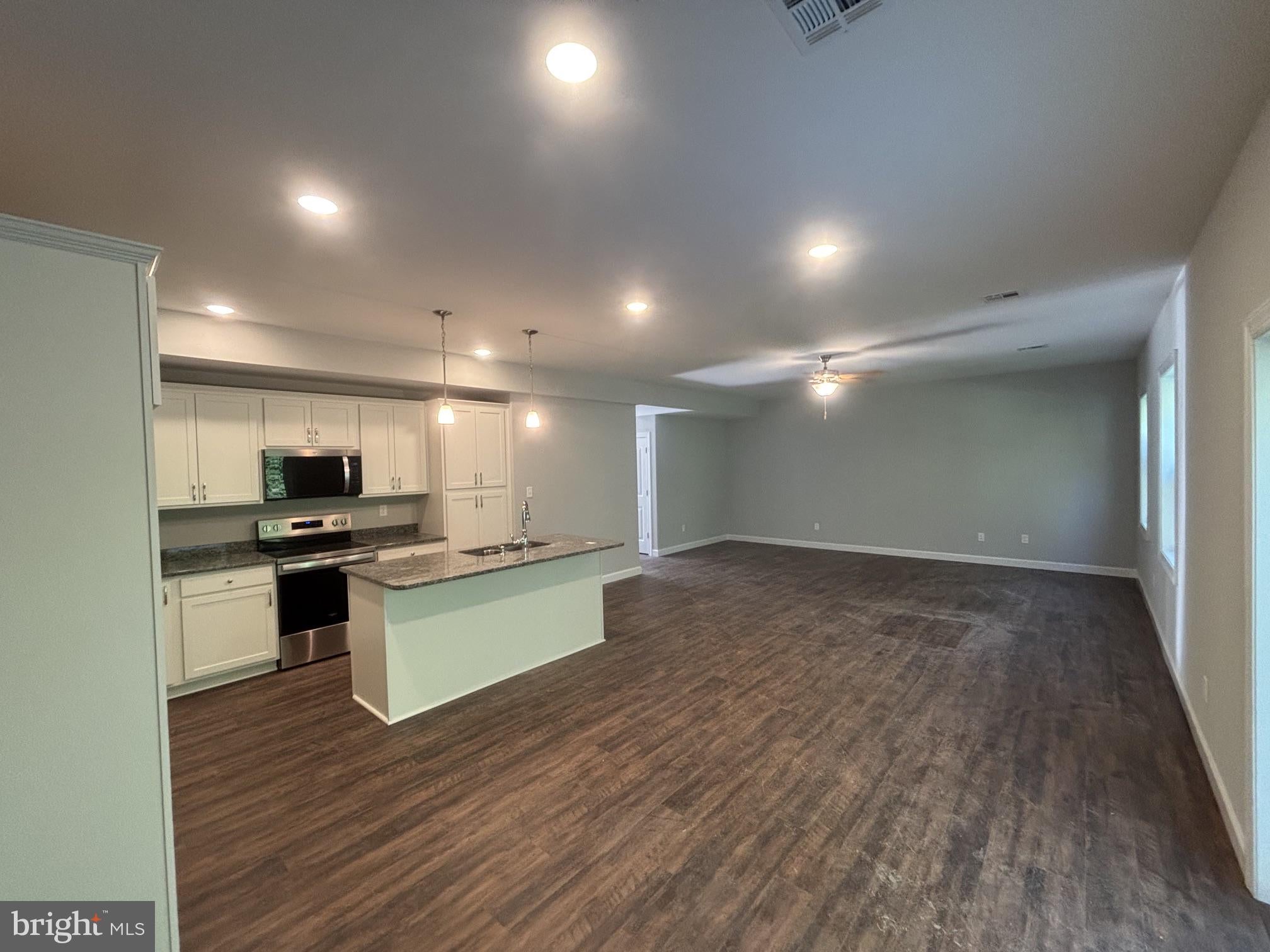 1079 DIANNE DRIVE