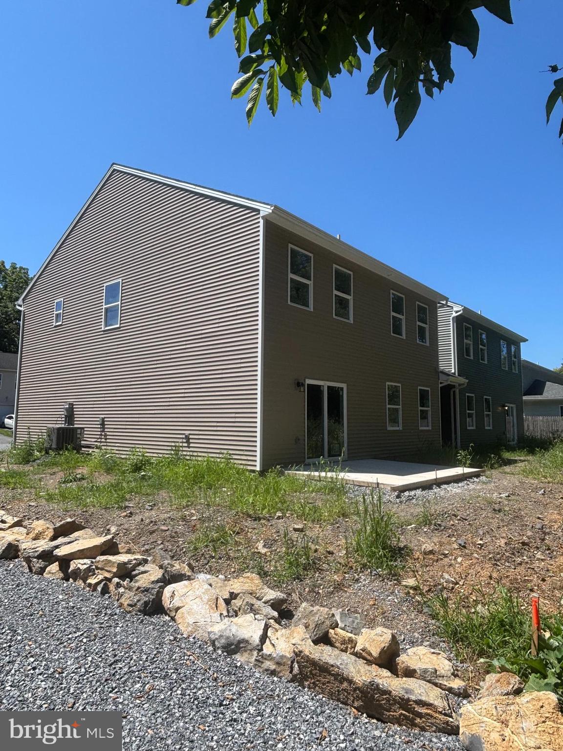 1079 DIANNE DRIVE
