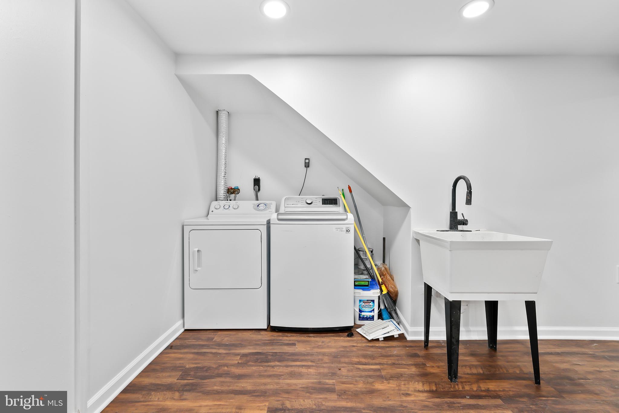 RESTON - Residential