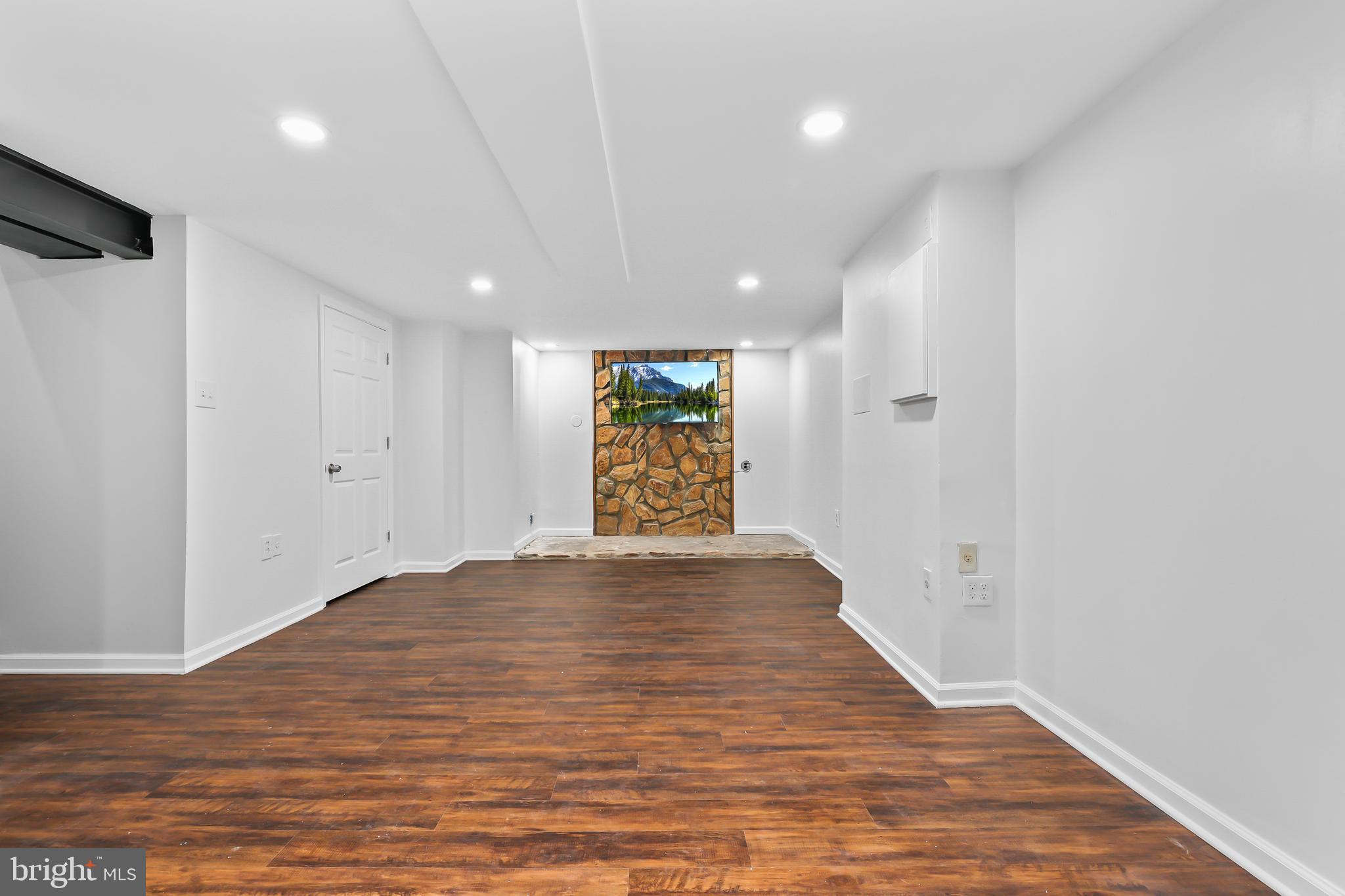 RESTON - Residential