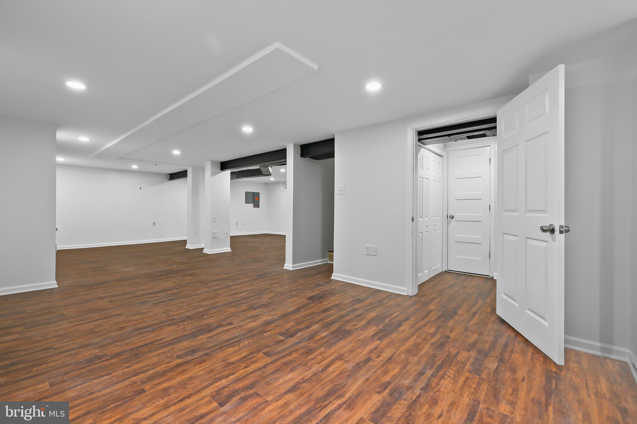 RESTON - Residential