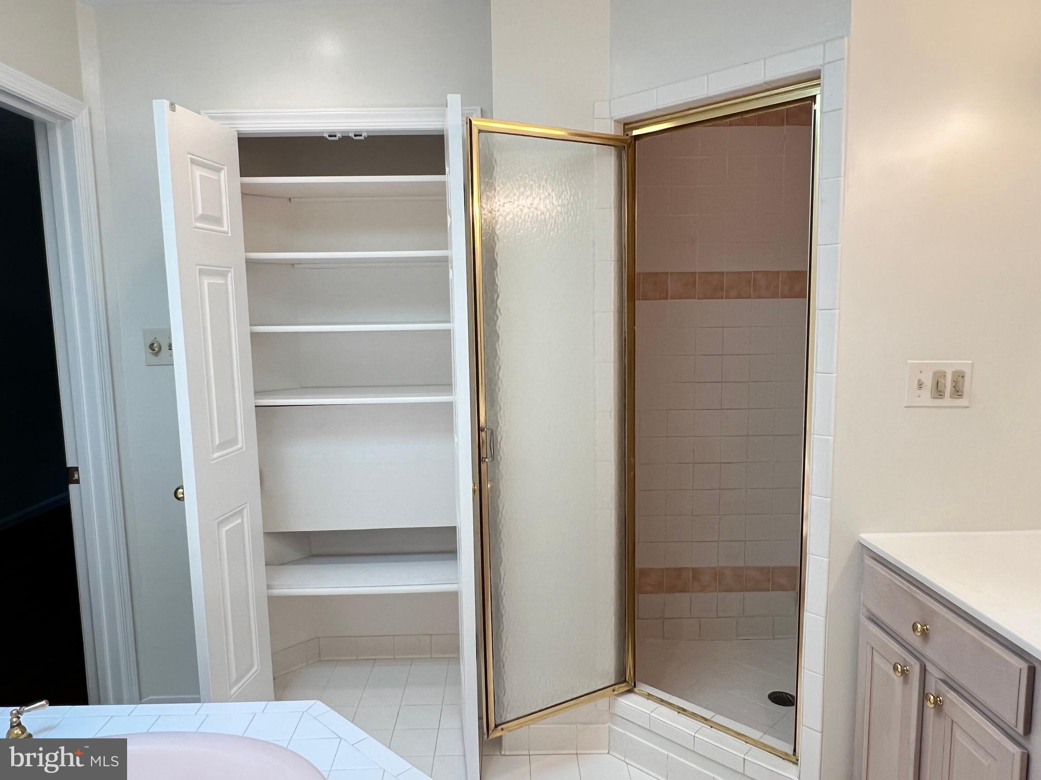 HICKORY CREEK - Residential Lease