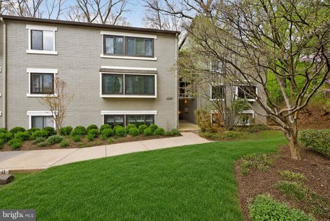 Photo of 11735 Ledura Court #T1, RESTON, VA 20191 (MLS # VAFX2295068)