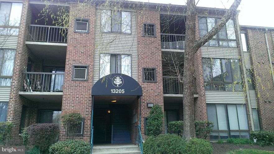 Don't miss out on this upgraded condo with a fireplace area! Kitchen with stainless steel appliances. W/D inside unit. French door and walk-in closets. Natural light in kitchen and living room area ! Hurry !! It will go fast !