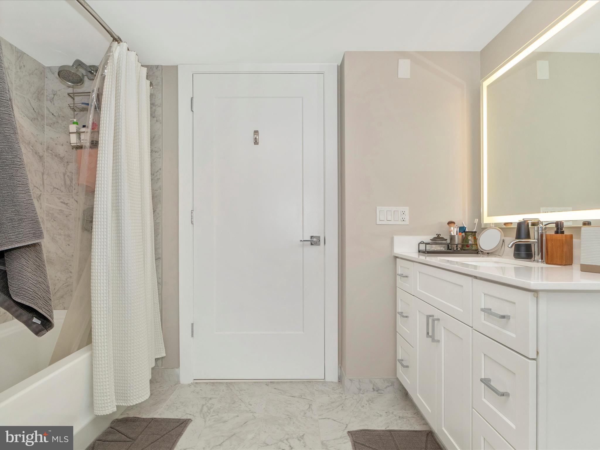 OLD TOWN ALEXANDRIA - Residential