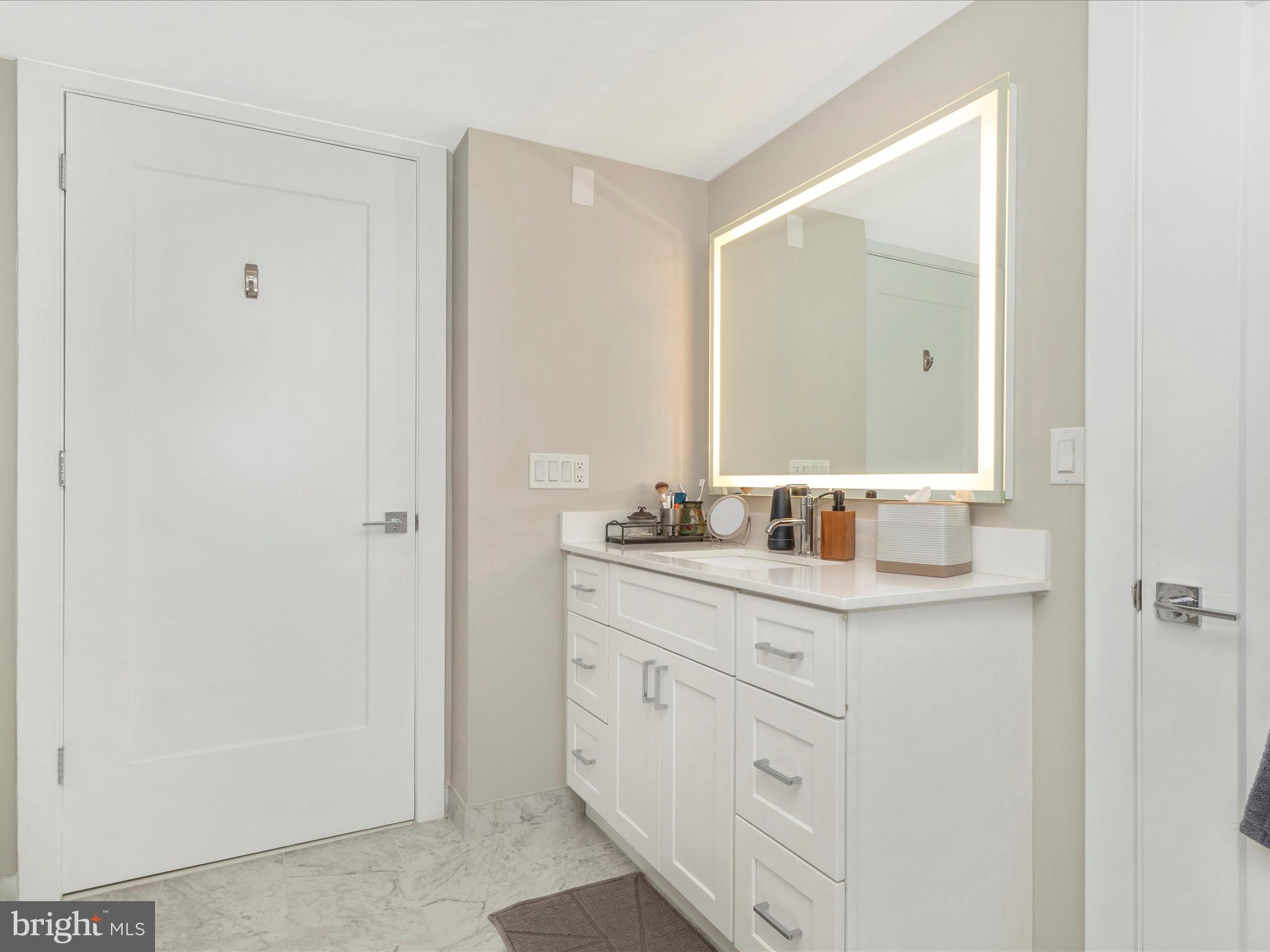 OLD TOWN ALEXANDRIA - Residential