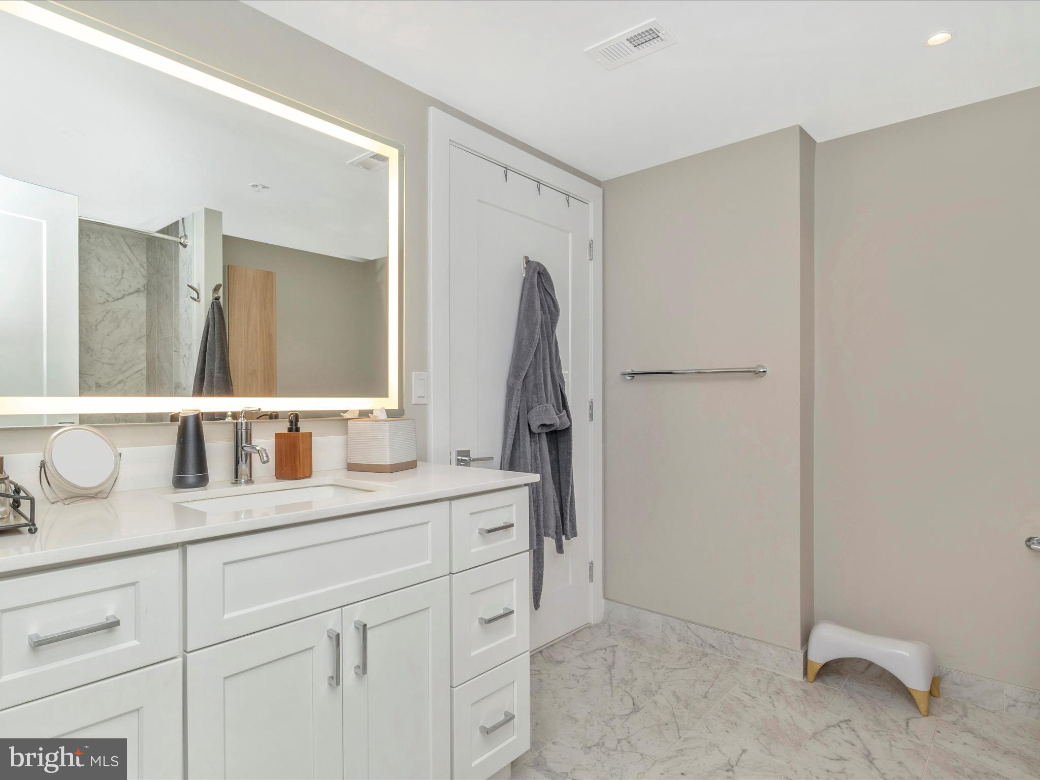 OLD TOWN ALEXANDRIA - Residential