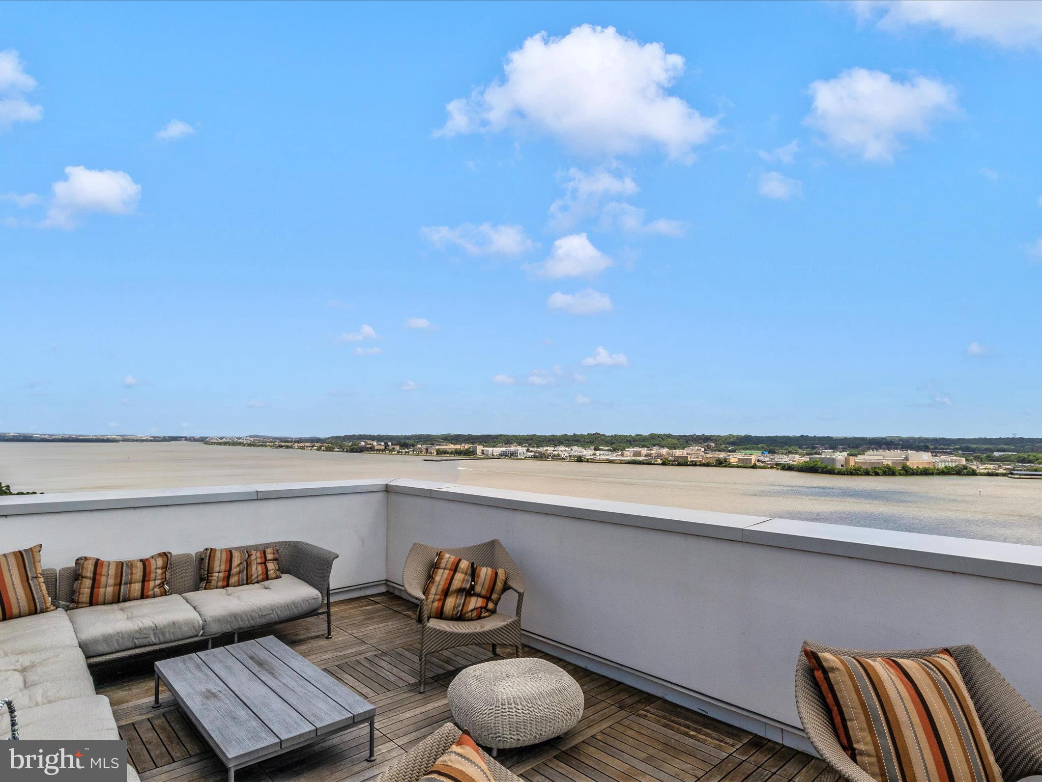 OLD TOWN ALEXANDRIA - Residential