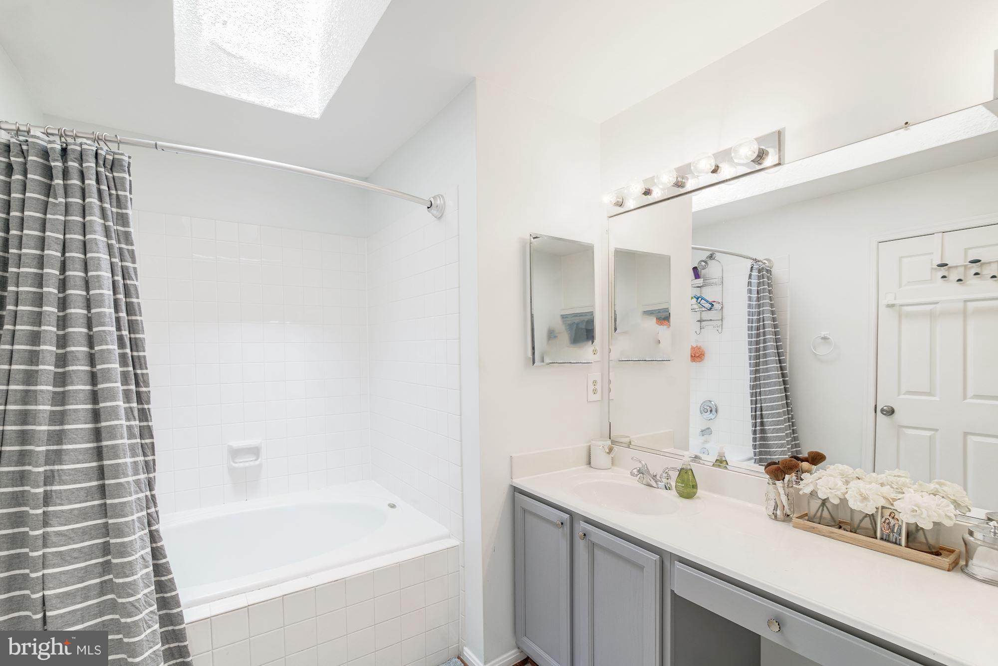 CENTRE RIDGE LAND BAY - Residential