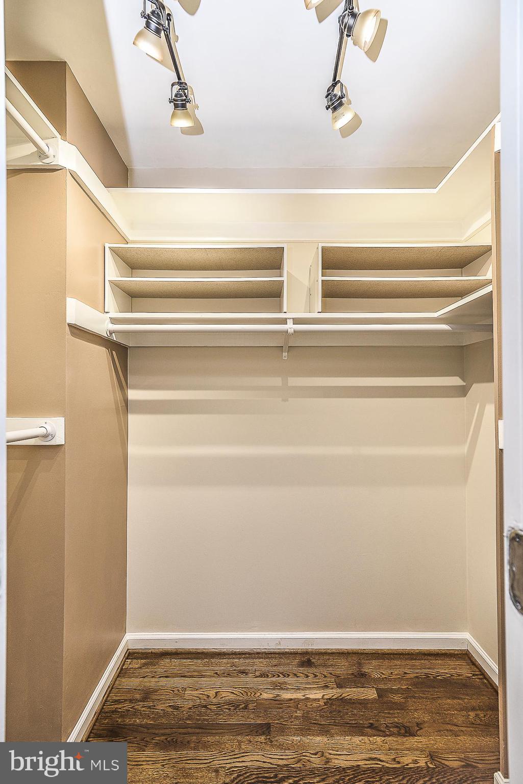 HAYFIELD FARM - Residential