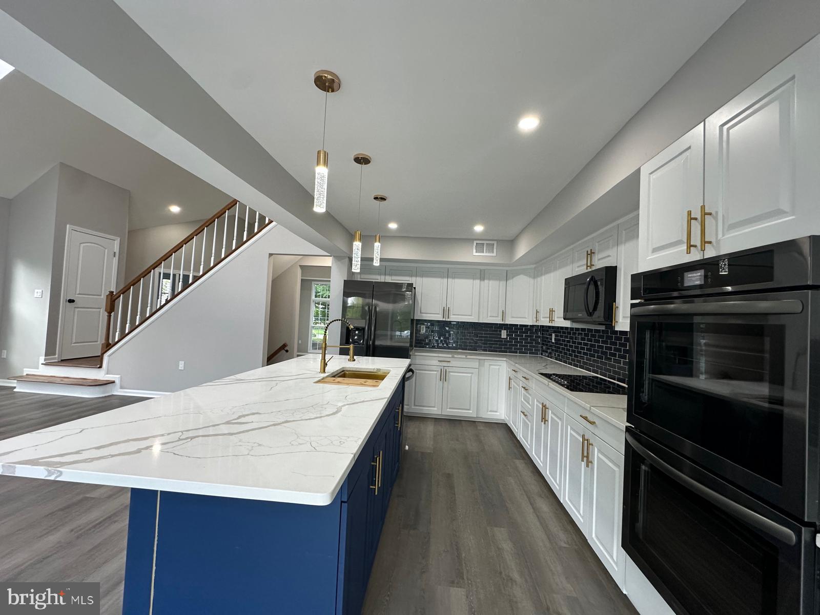 ASHBURN VILLAGE - Residential