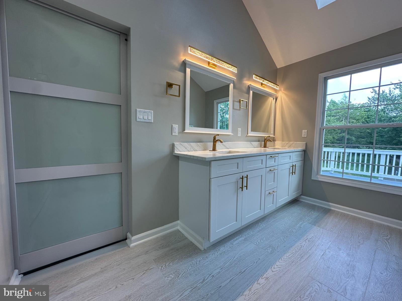 ASHBURN VILLAGE - Residential