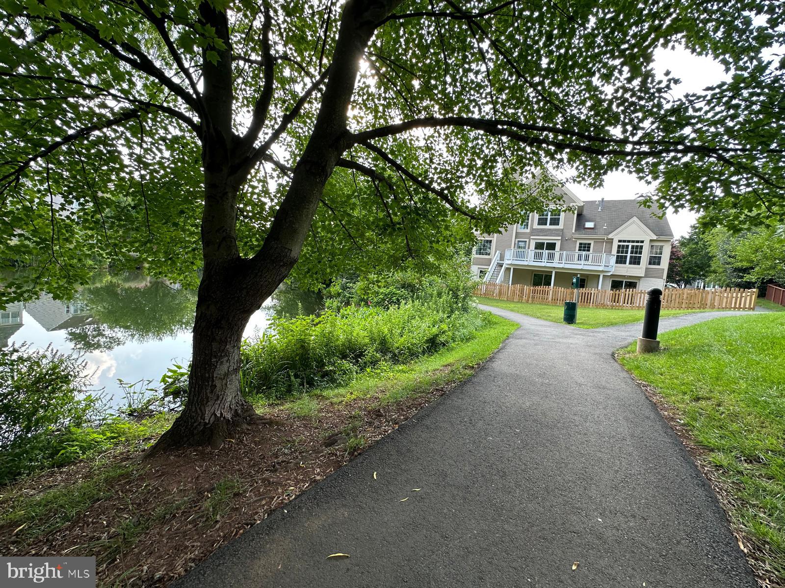 ASHBURN VILLAGE - Residential