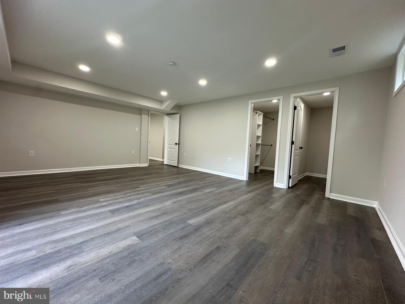 ASHBURN VILLAGE - Residential