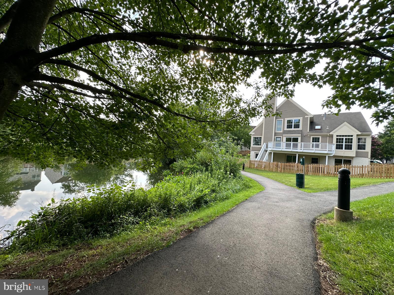 ASHBURN VILLAGE - Residential