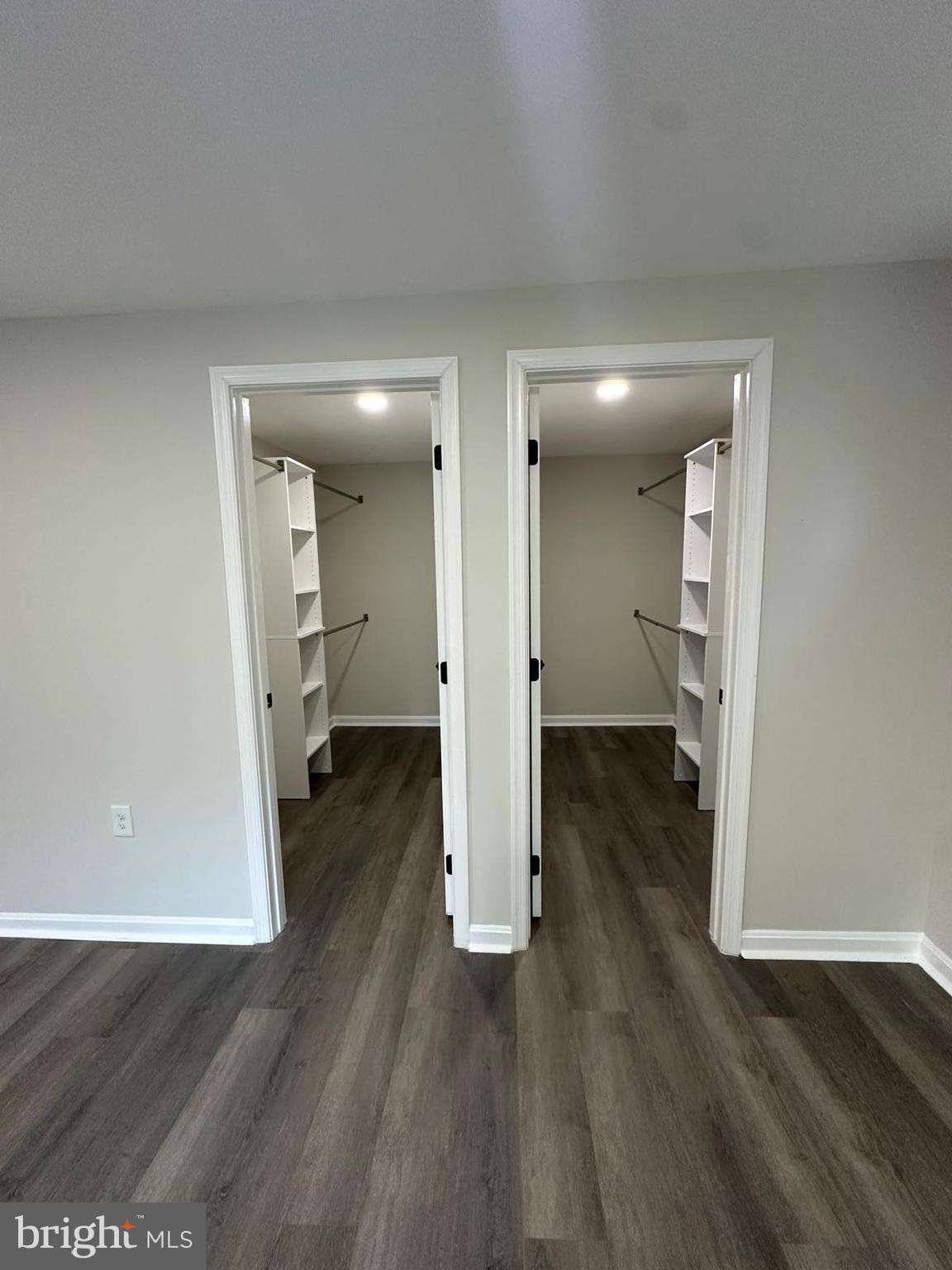 ASHBURN VILLAGE - Residential