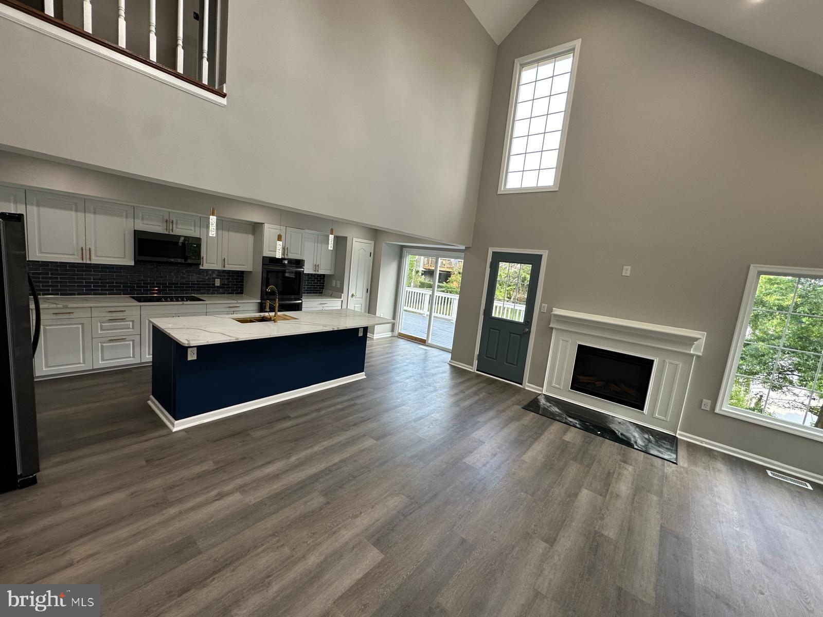 ASHBURN VILLAGE - Residential