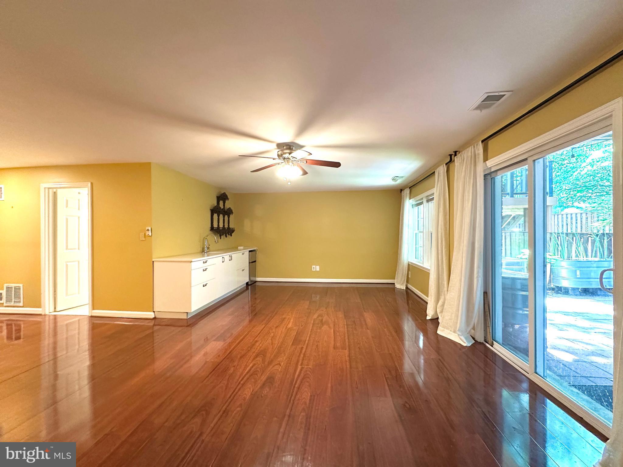 LANDMARK MEWS - Residential Lease