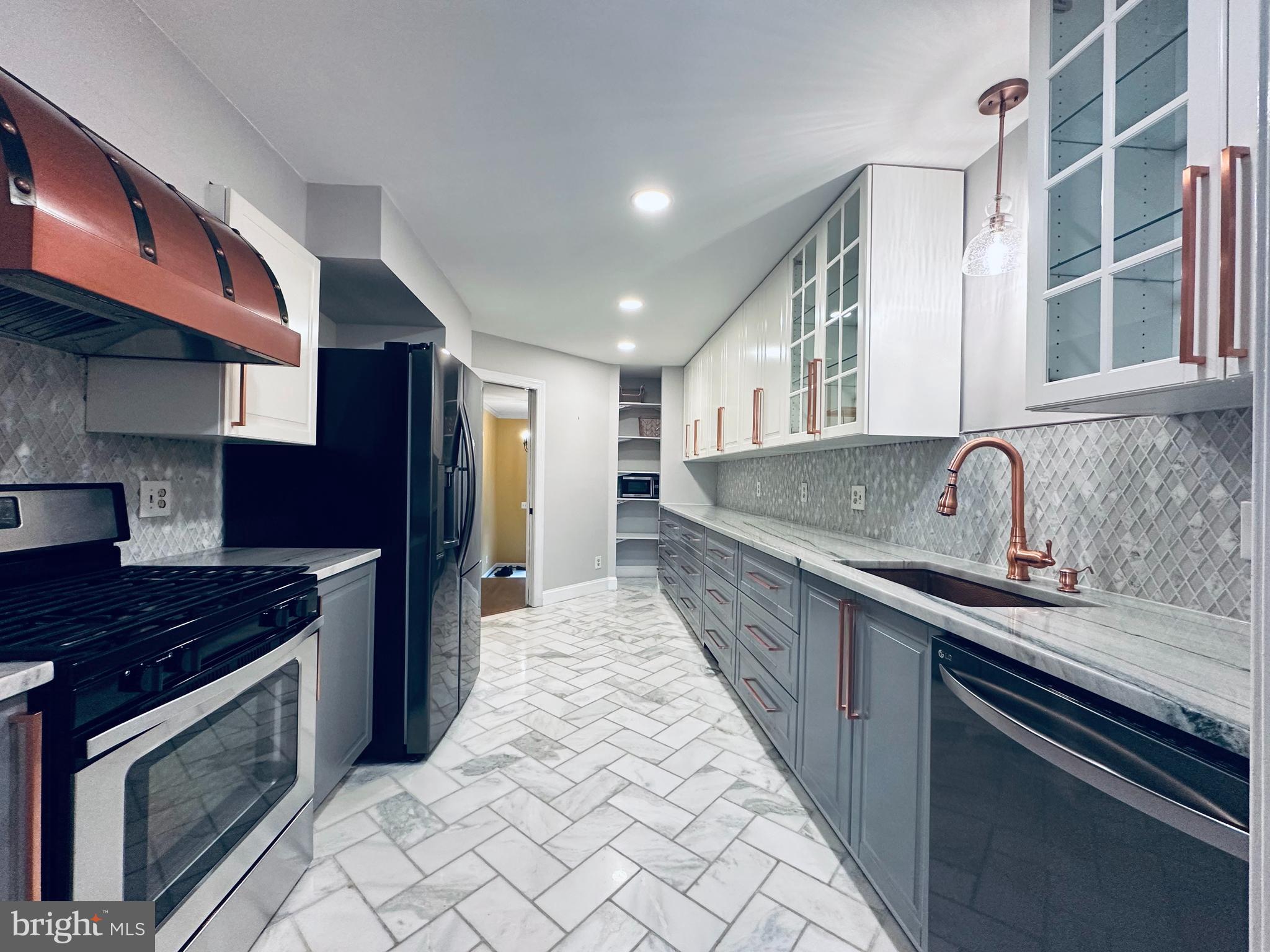 LANDMARK MEWS - Residential Lease