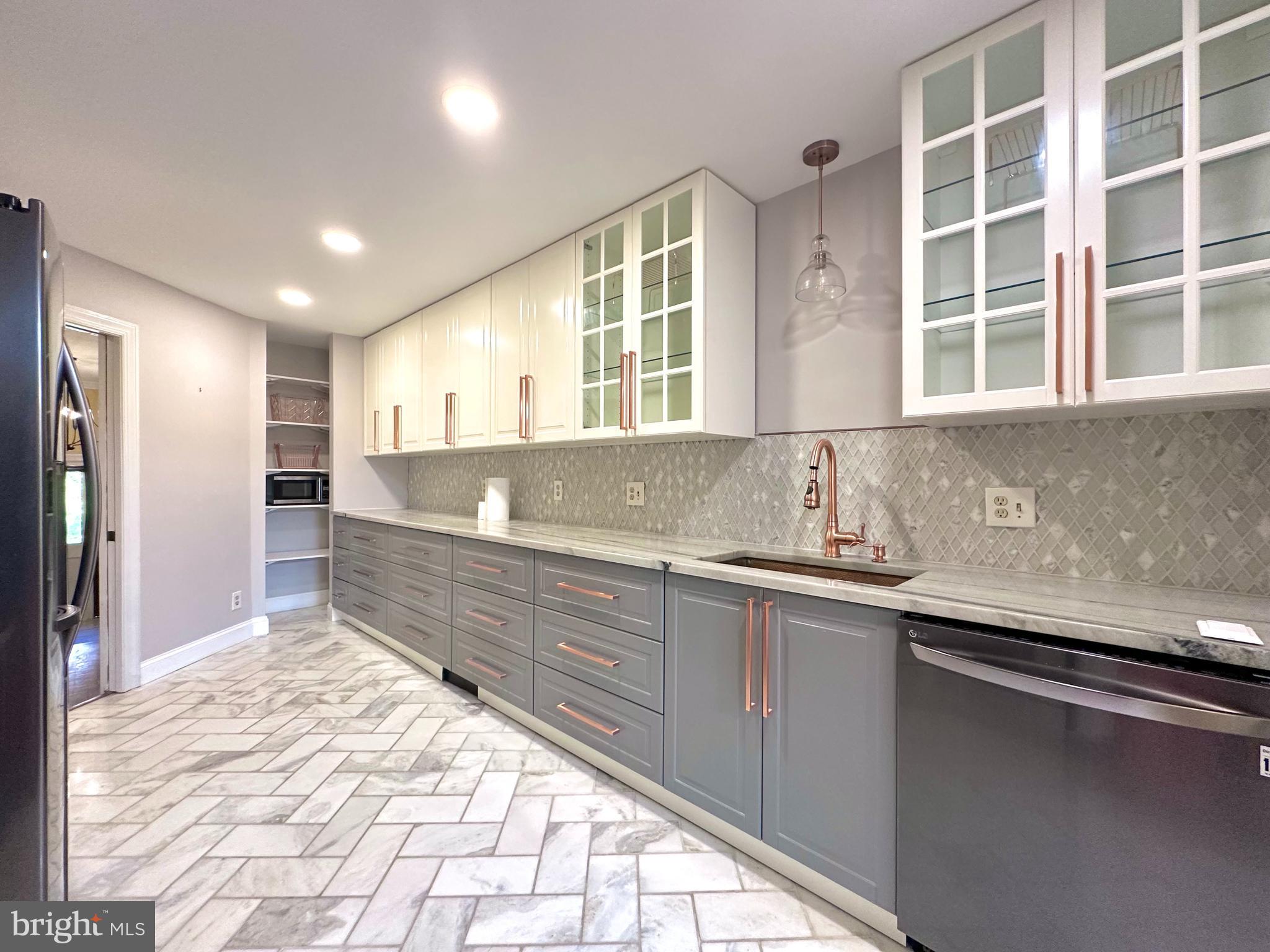 LANDMARK MEWS - Residential Lease