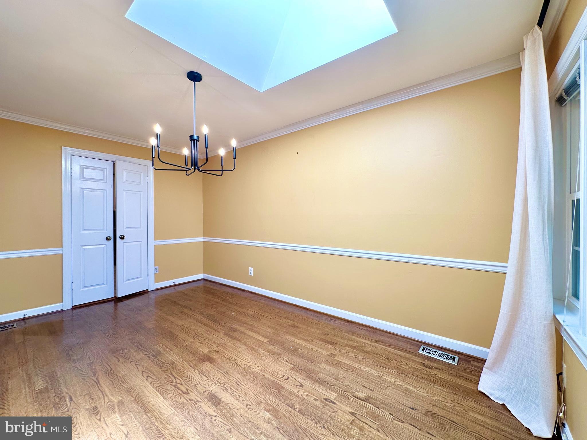 LANDMARK MEWS - Residential Lease