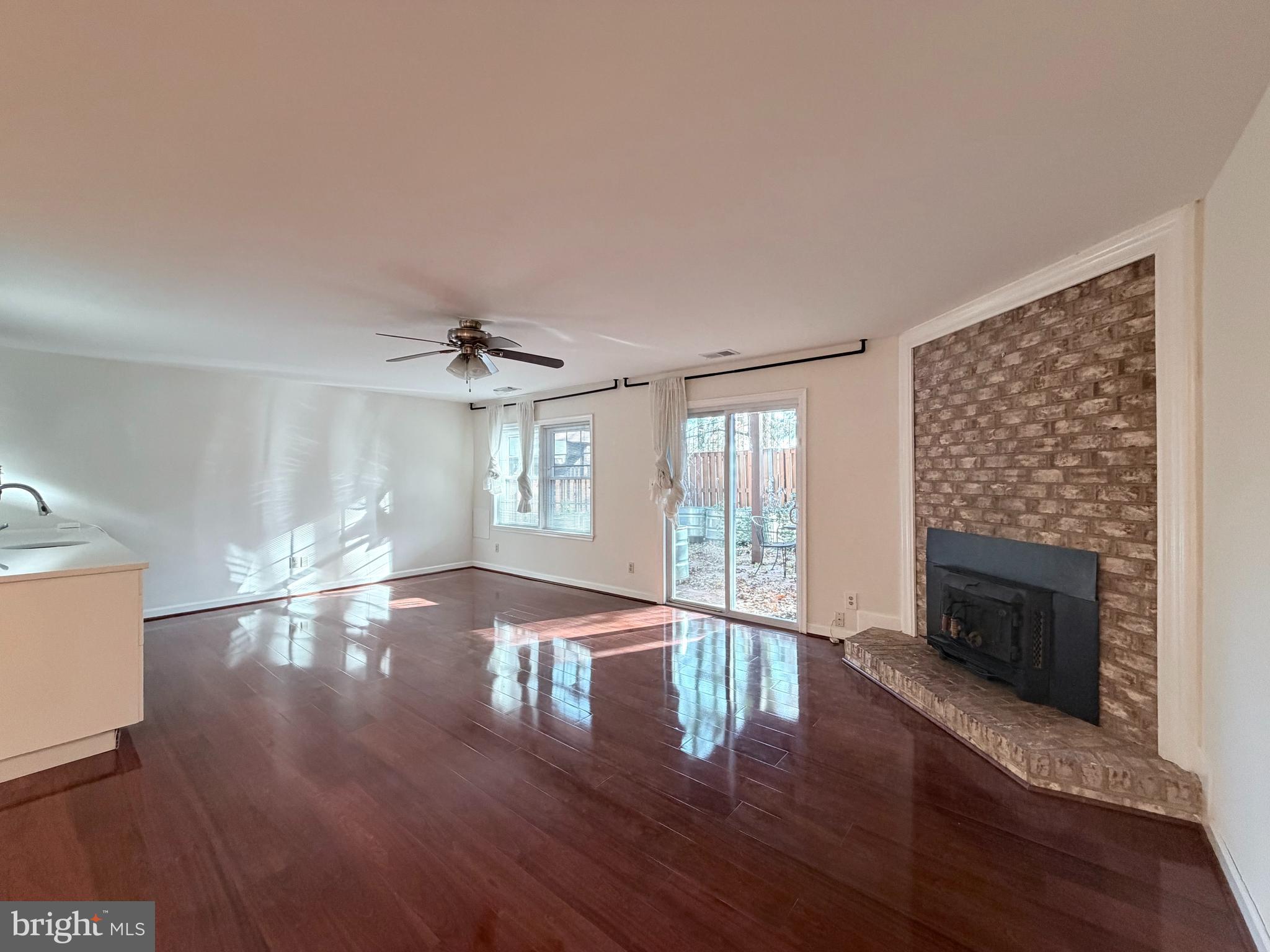 LANDMARK MEWS - Residential Lease